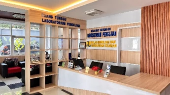 Ruang tunggu dan meja layanan